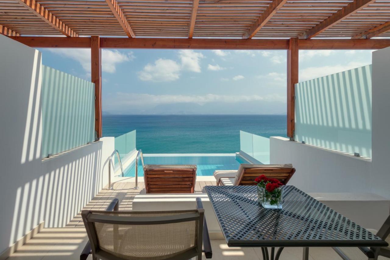 Frontal Deluxe Room with Sea View & Private Pool