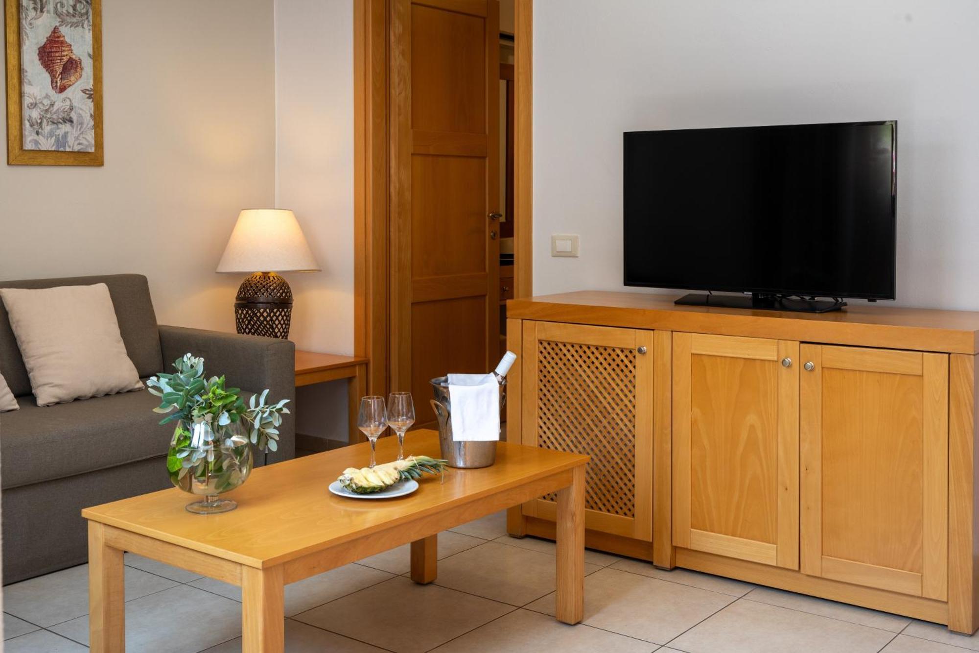 Suite Two Bedroom with Sea View & Private Pool